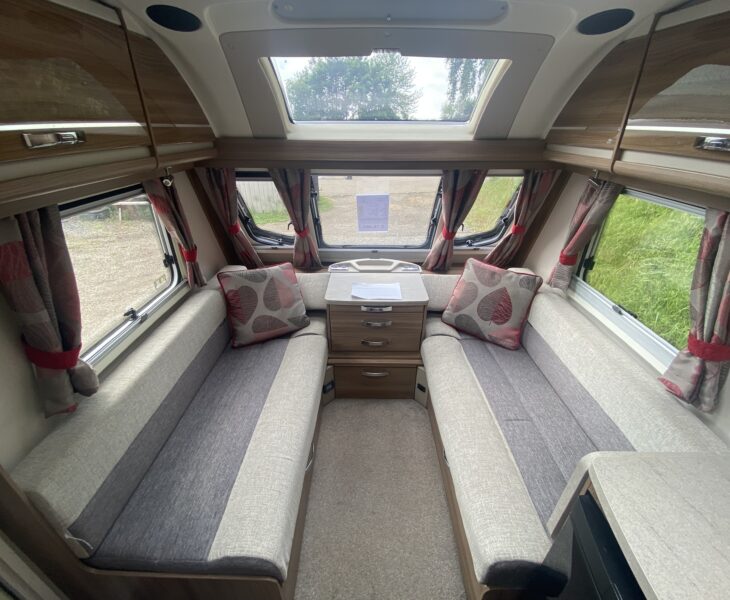 SWIFT CHALLENGER 560 2018 FRONT LOUNGE