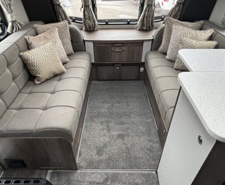 2025 Laser Xtra 875 seating