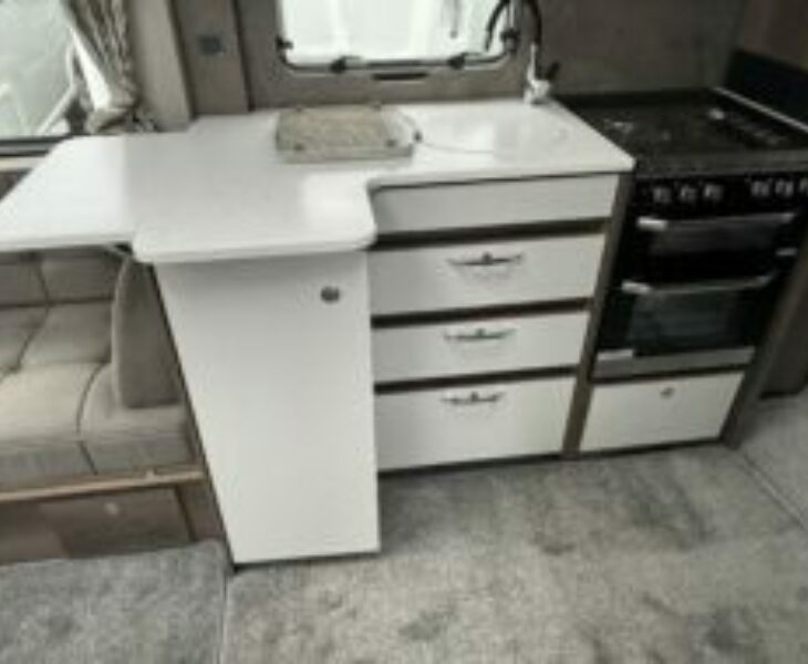 2025 Laser Xtra 875 Kitchen