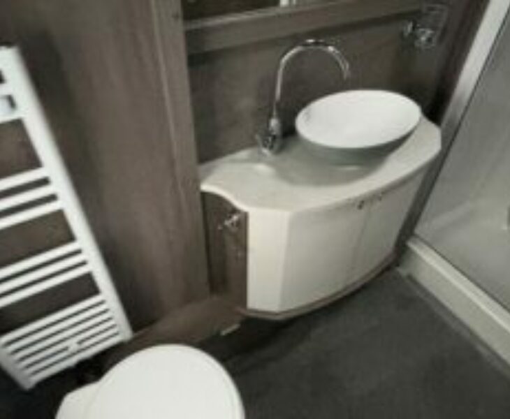 2025 Laser Xtra 875 Washroom