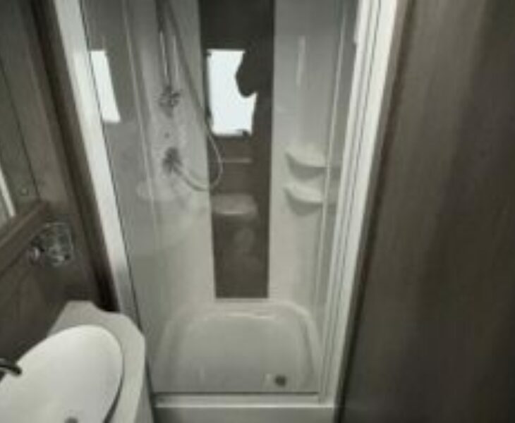 2025 Laser Xtra 875 Shower