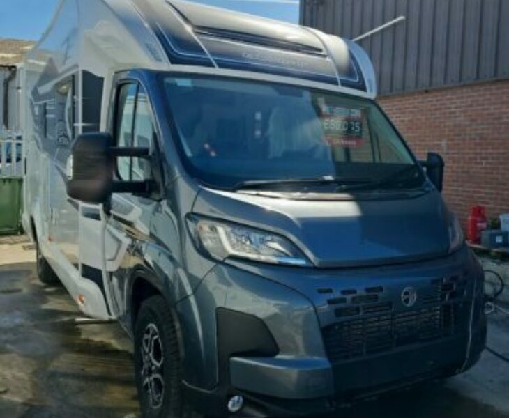 2025 SWIFT ESCAPE 640  FRONT N/S