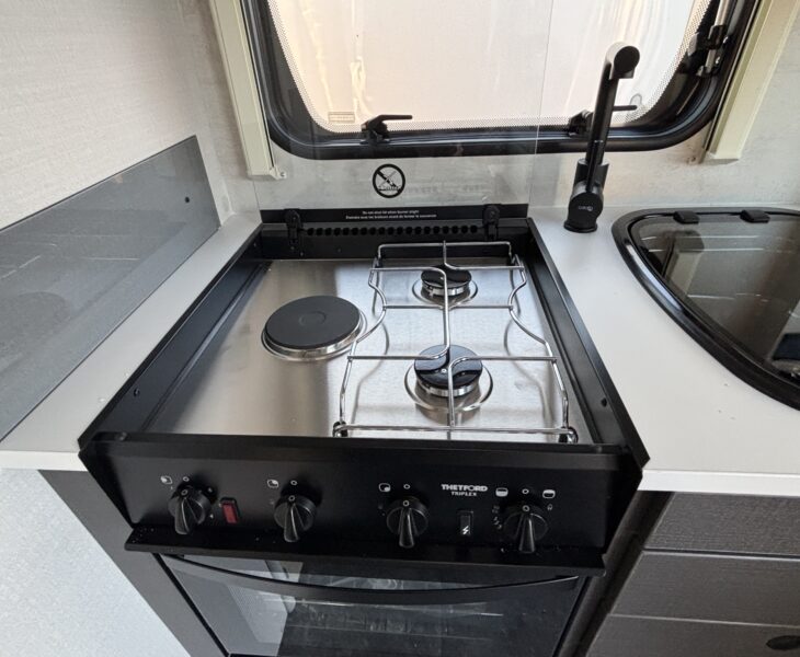 2025 Elddis Xplore XC Duo duel fuel hob