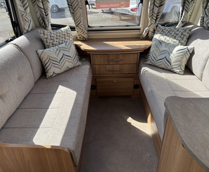 2018 Bailey Pegasus GT70 Brindisi Front seating