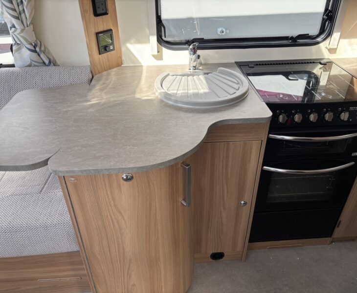 2018 Bailey Pegasus GT70 Brindisi Kitchen