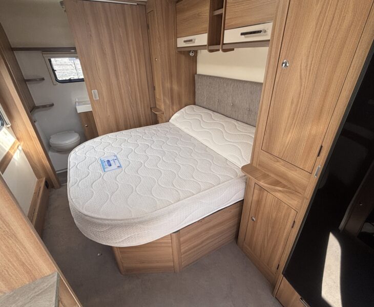 2018 Bailey Pegasus GT70 Brindisi Fixed Island Bed