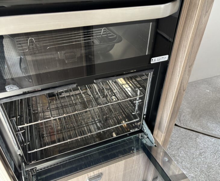 2023 Swift Aventura M4SB Oven