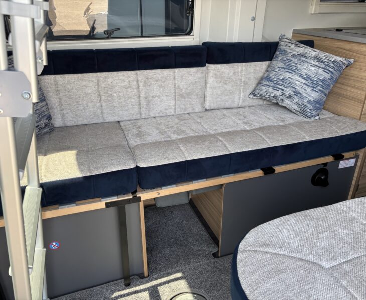 Bailey Endeavour B64 lounge