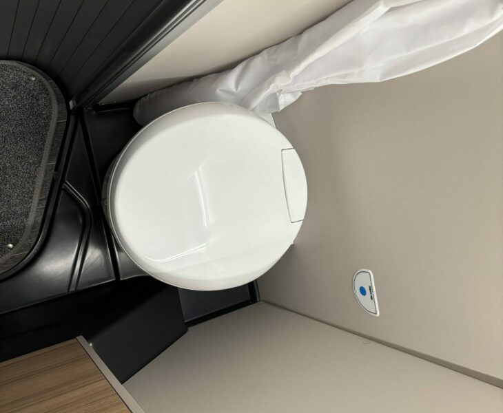 Bailey Endeavour B64 toilet