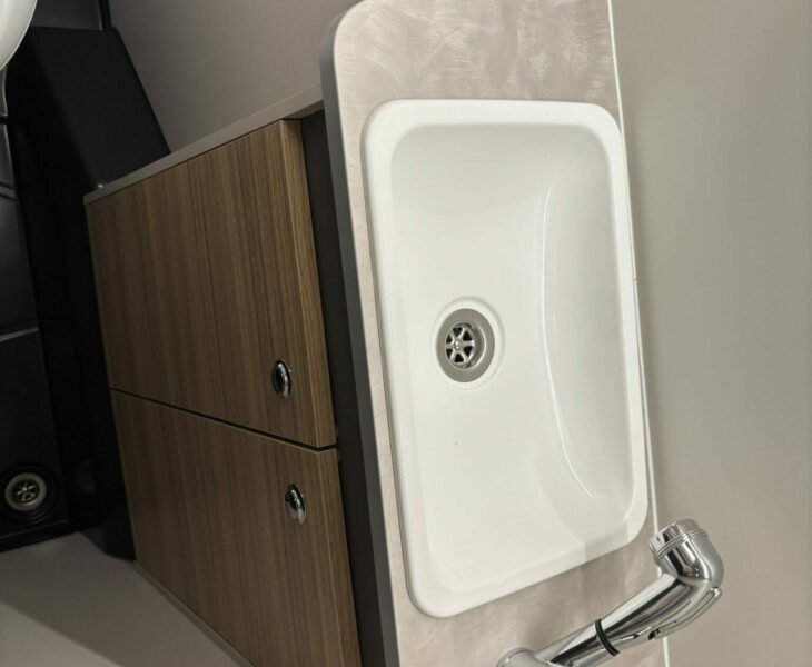 Bailey Endeavour B64 wash basin