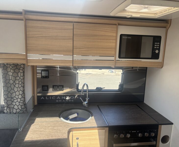 2024 Bailey Alicanto Grande Porto Kitchen lockers