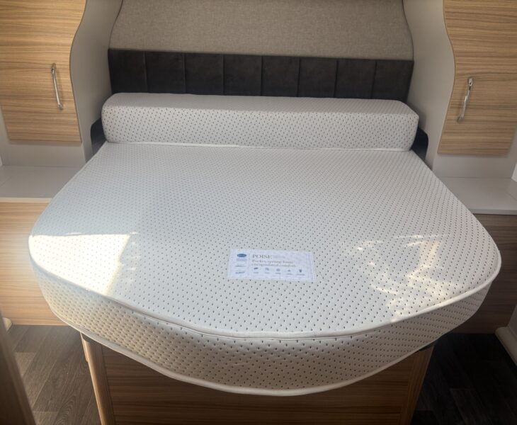 2024 Bailey Alicanto Grande Porto Island Bed
