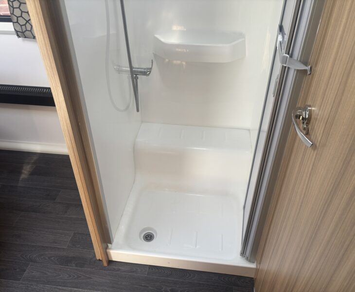 2024 Bailey Alicanto Grande Porto Shower