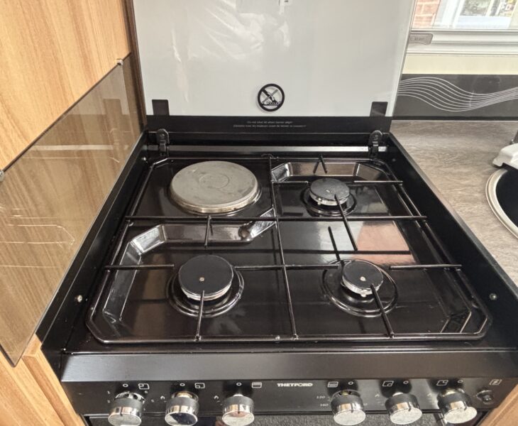 2021 Bailey Autograph 79-4i gas hob with electric hotplate