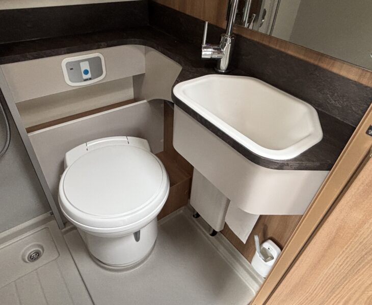 2021 Bailey Autograph 79-4i Washroom
