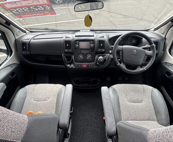 2021 Bailey Autograph 79-4i Front seats