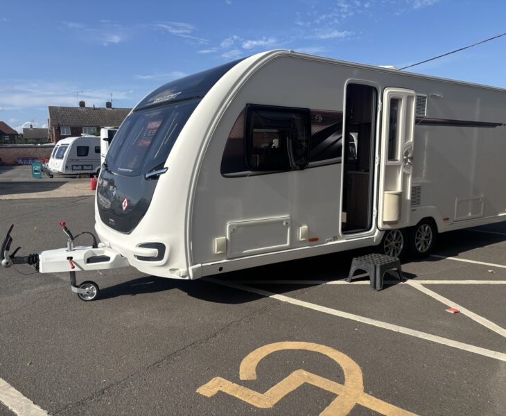 2018 Swift Conqueror 645 nearside front