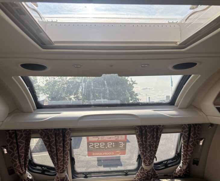 2018 Swift Conqueror 645 Front panoramic sunroof