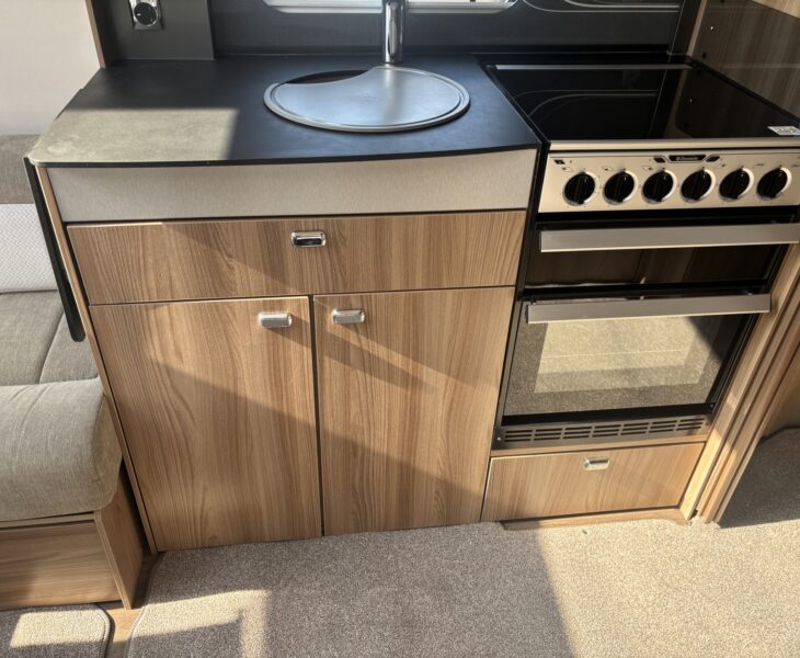 2018 Swift Conqueror 645 Kitchen