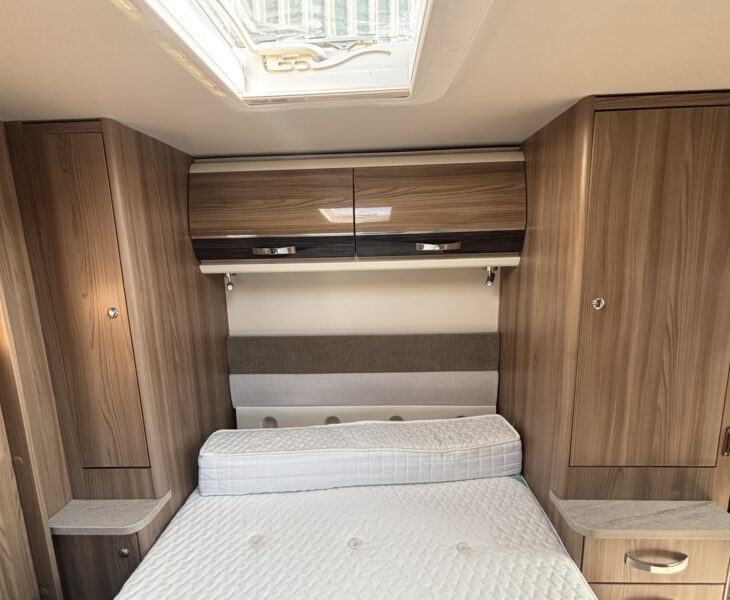 2018 Swift Conqueror 645 Island bed lockers