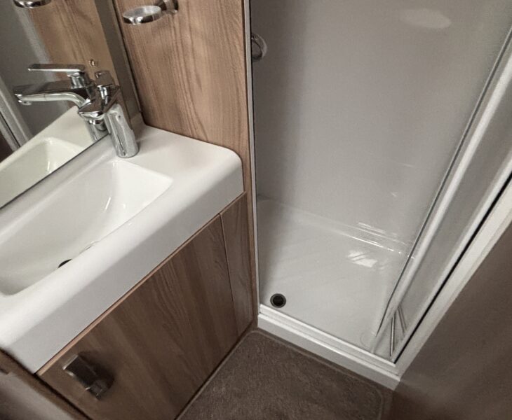 2016 Swift Siena Accent 570 Shower