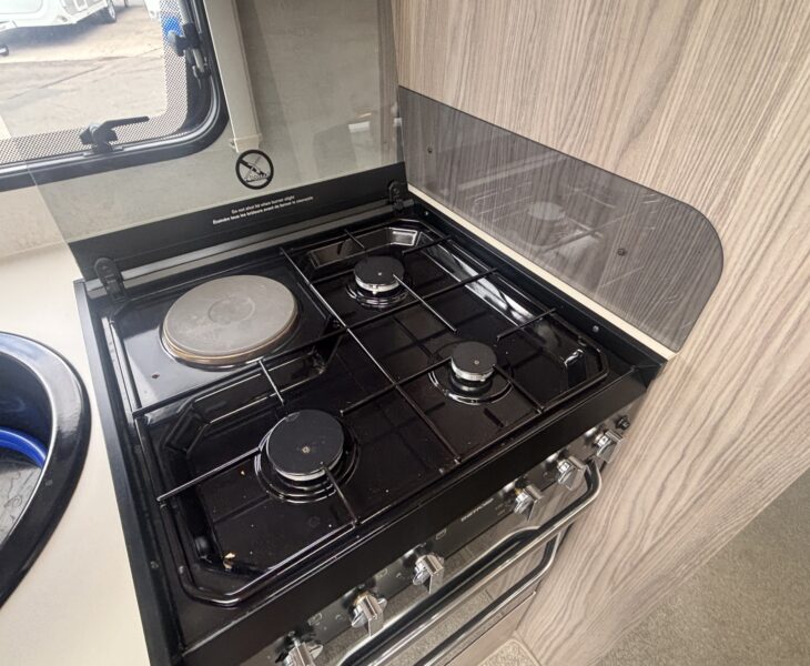 2022 Elddis Sherwood 550 hob with electric hotplate