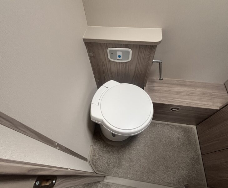 2022 Elddis Sherwood 550 electric flush toilet