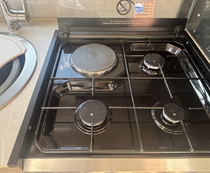 2023 Swift Elite 480 Hob with electric hotplate