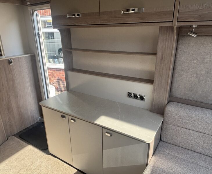 2023 Swift Elite 480 dresser