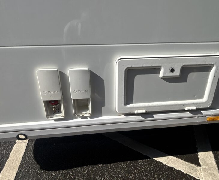 2021 Coachman Acadia 875 Xcel bbq point and 230v socket