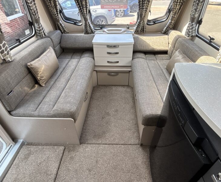 2016 Sterling Eccles 580 Front Seating