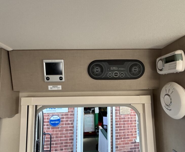 2016 Sterling Eccles 580 Control Panel