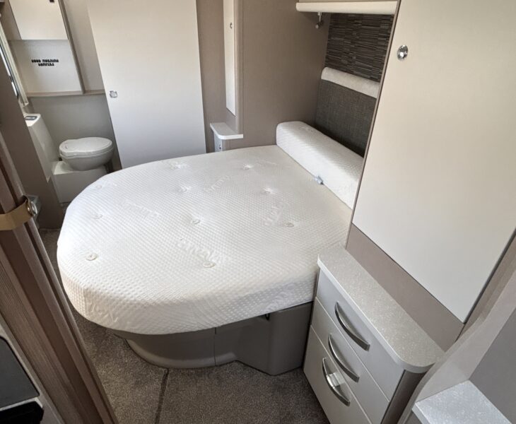 2016 Sterling Eccles 580 Island Bed