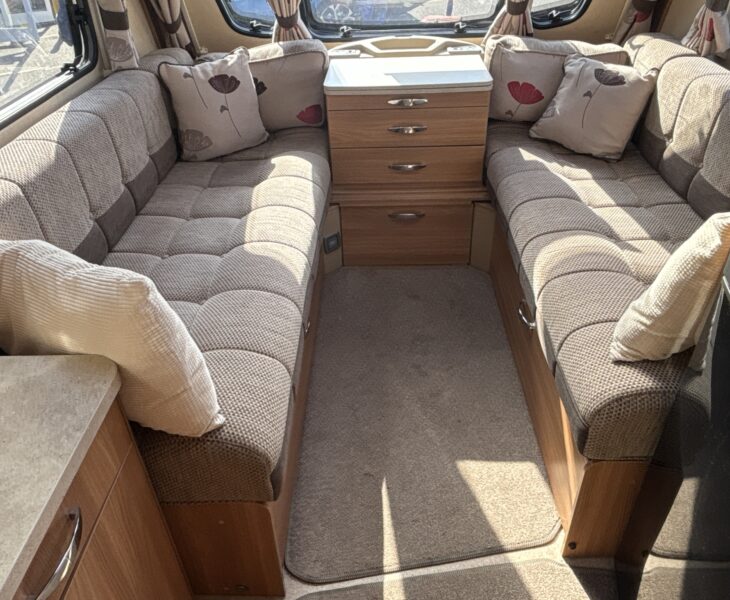 2013 Swift Challenger 480 SE Front seating