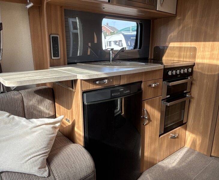 2013 Swift Challenger 480 SE Kitchen