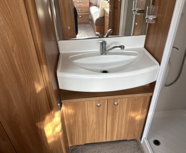 2013 Swift Challenger 480 SE Vanity basin unit