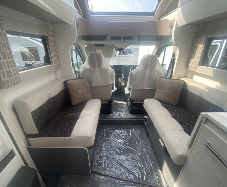 BAILEY ALORA 694T 2024 FRONT LOUNGE