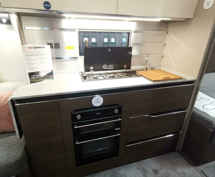 ADRIA ALPINA COLORADO 2023 KITCHEN