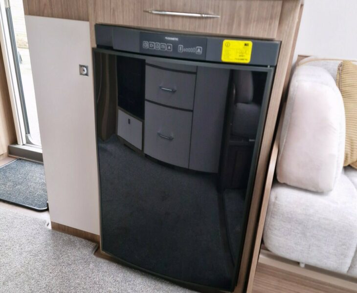 FRIDGE