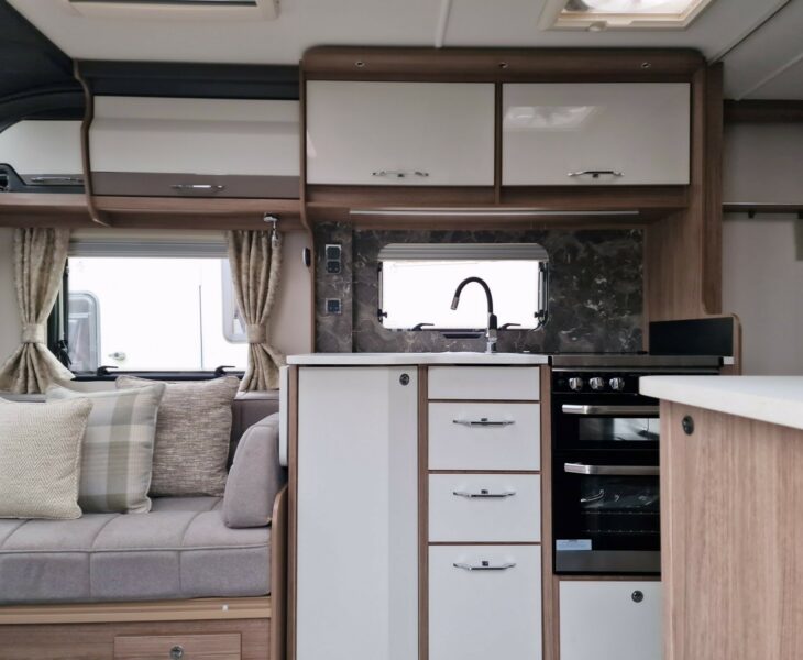 2025 COACHMAN VIP 575 ENTRANCE