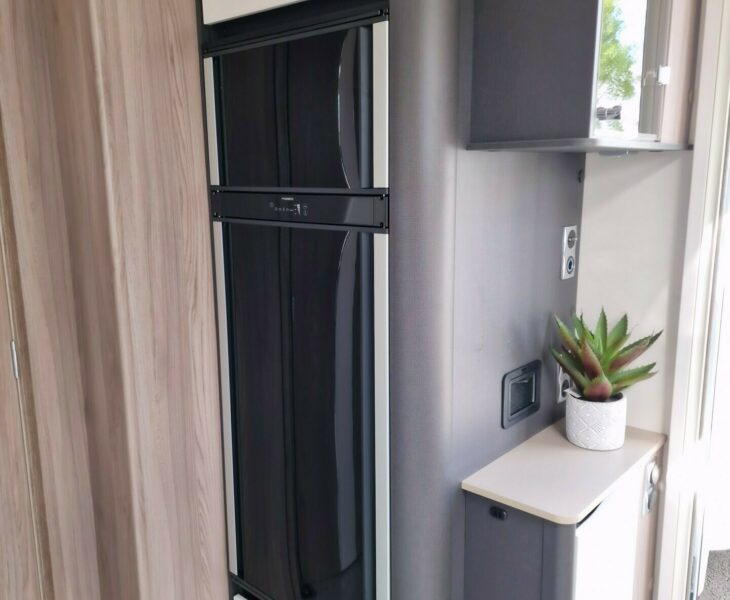2025 BESSACARR 835 FRIDGE