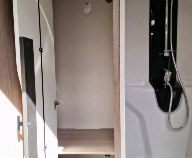 2025 BESSACARR 835 SHOWER