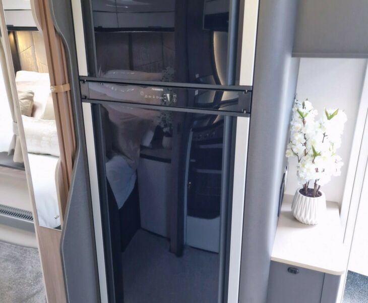 2025 BESSACARR 845 FRIDGE