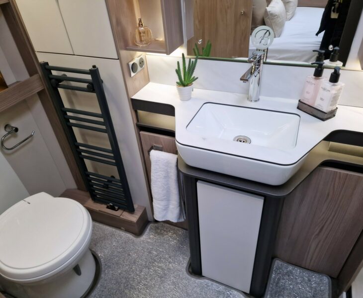 2025 BESSACARR 845 WAHROOM