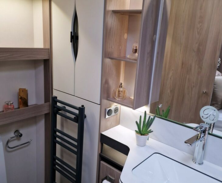 2025 BESSACARR 845 WASHROOM