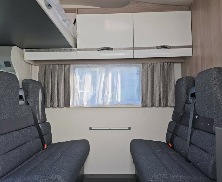 2025 VOYAGER 475  SEATING