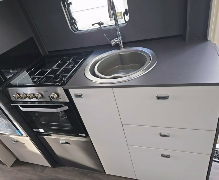 2025 VOYAGER 475  KITCHEN