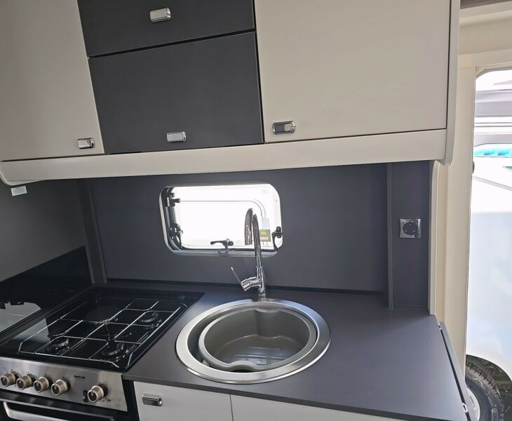 2025 VOYAGER 475  KITCHEN