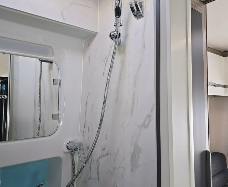 2025 VOYAGER 475  WASHROOM