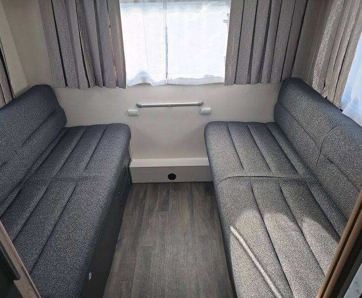 2025 VOYAGER 475  REAR SEATING